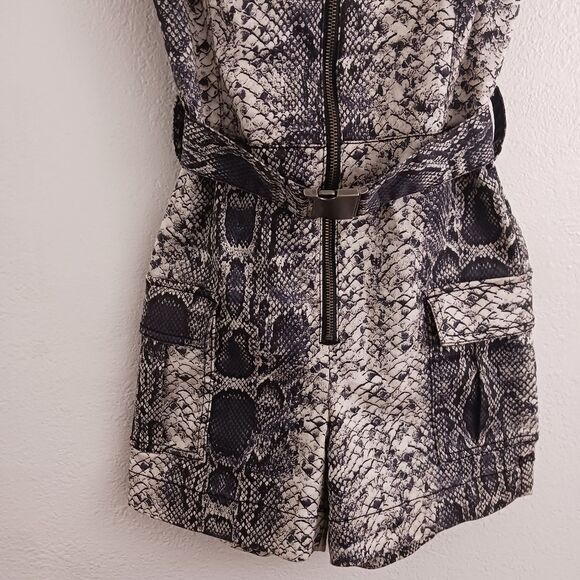 Bardot snake print zipper and front pockets jumpsuit size 24 - Picture 4 of 8